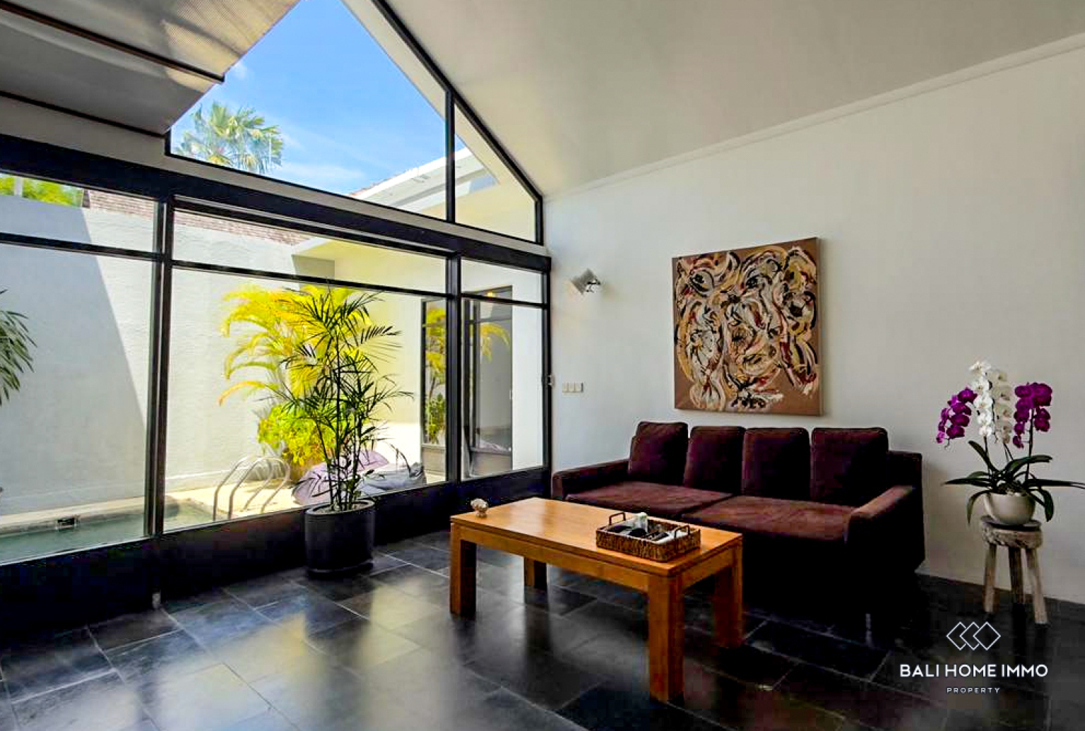 Beautiful 3 Bedrooms villa for Yearly rental in Bali Near Umalas and Berawa — image 1