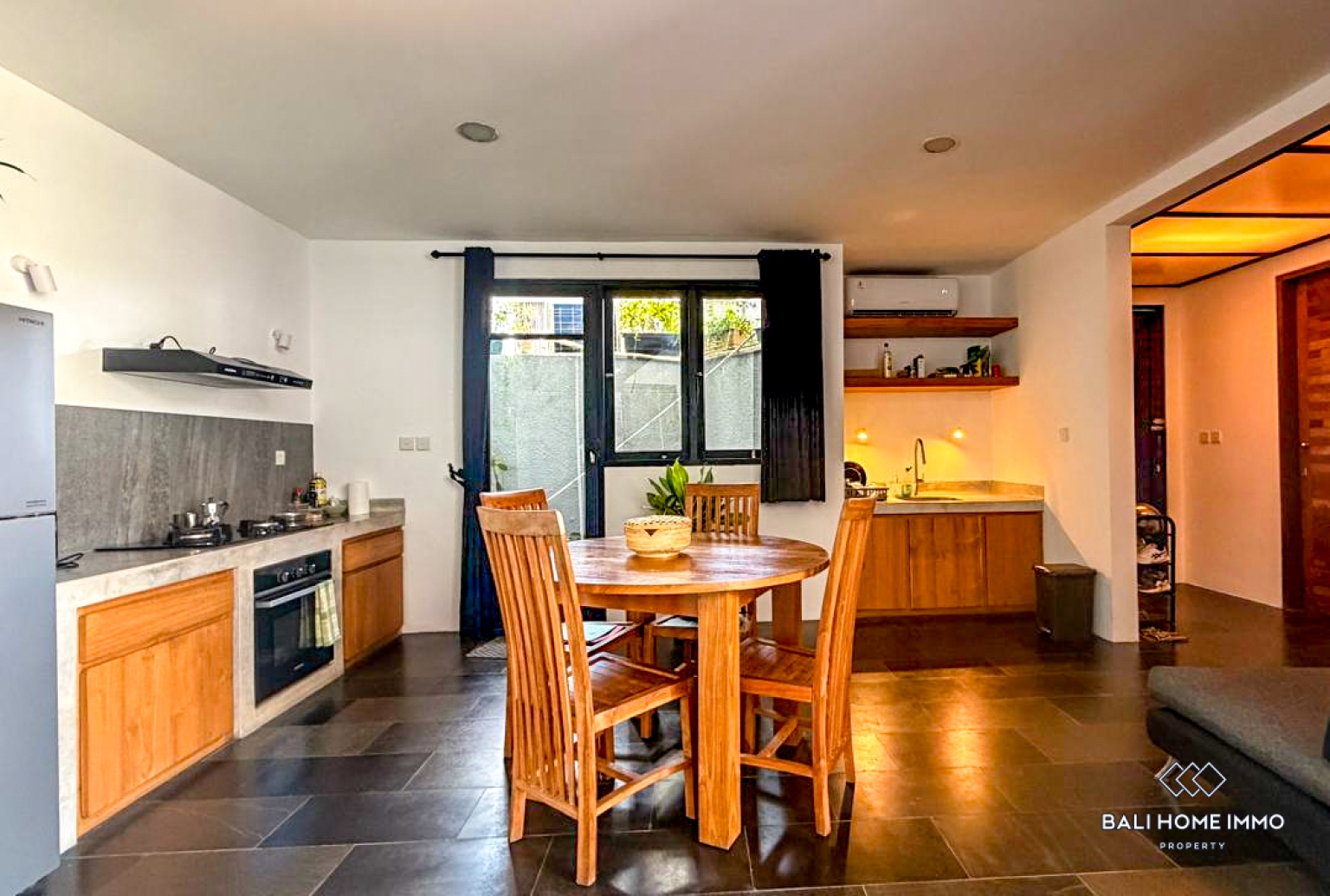 Beautiful 3 Bedrooms villa for Yearly rental in Bali Near Umalas and Berawa — image 7