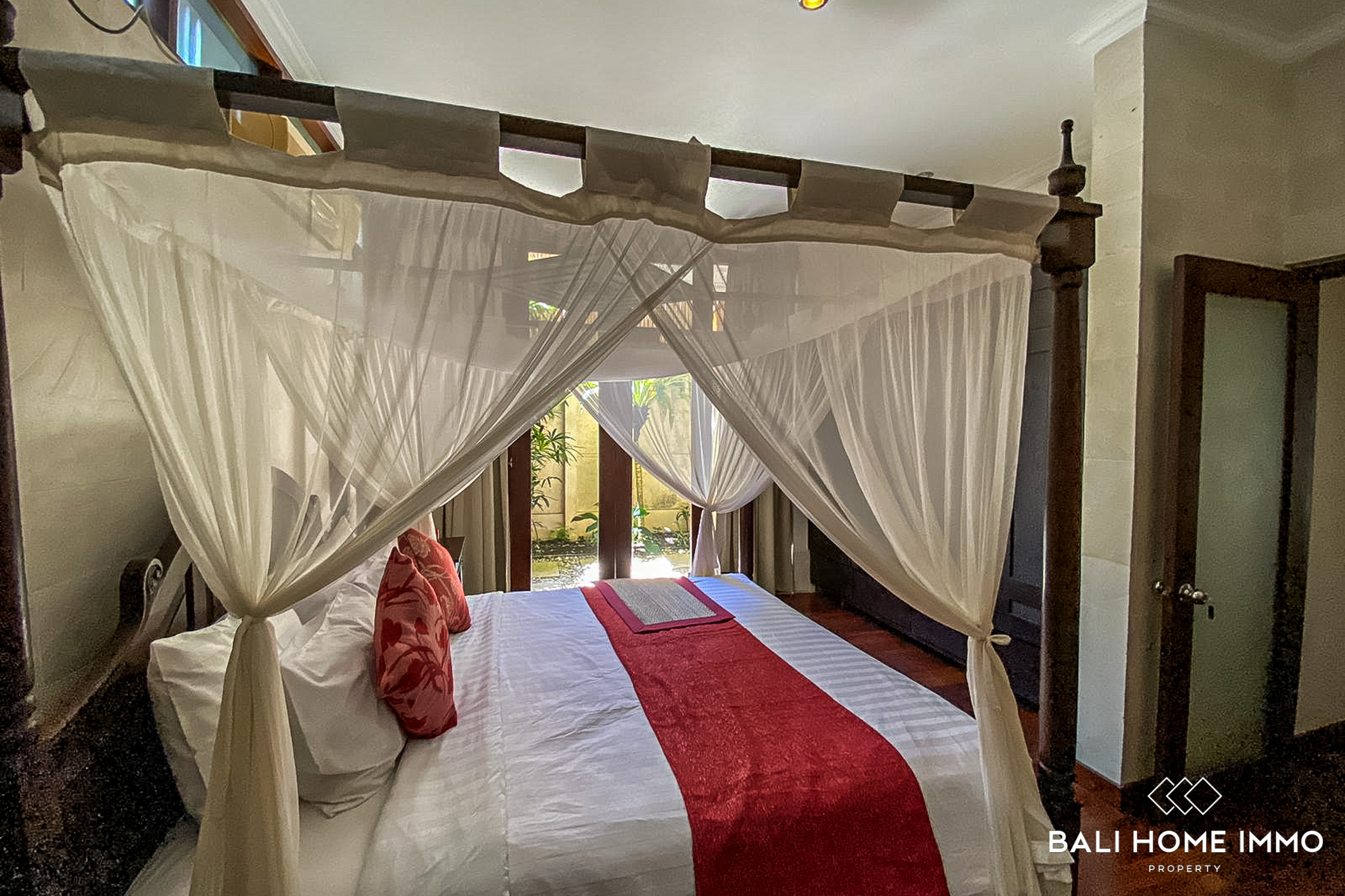 Beautiful 4 Bedroom villa for monthly rental in Bali Batu Belig — image 11