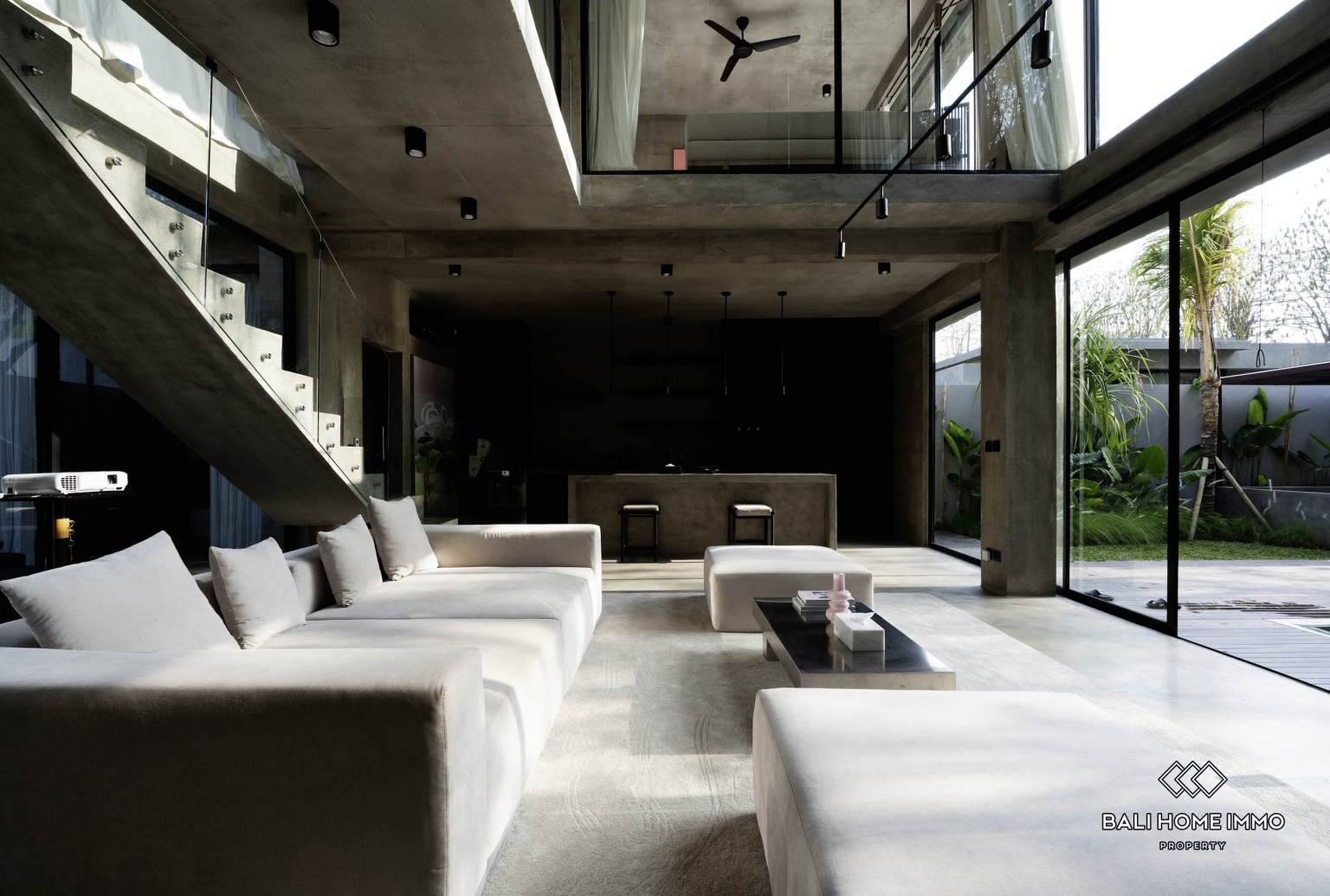 BEAUTIFUL 5 BEDROOMS VILLA FOR YEARLY & MONTHLY RENTAL IN ULUWATU - NYANG NYANG — image 5