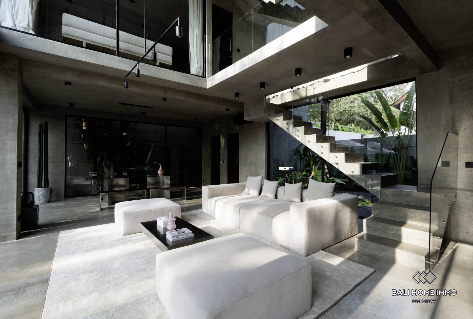 BEAUTIFUL 5 BEDROOMS VILLA FOR YEARLY & MONTHLY RENTAL IN ULUWATU - NYANG NYANG — image 1