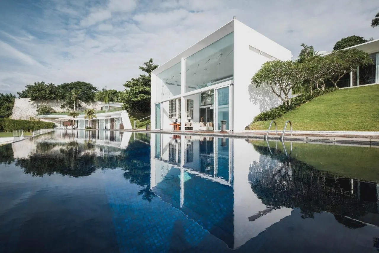 6 BR Sea-View Infinity-Pool Villa Uluwatu — 6BR Villa Rental in Uluwatu