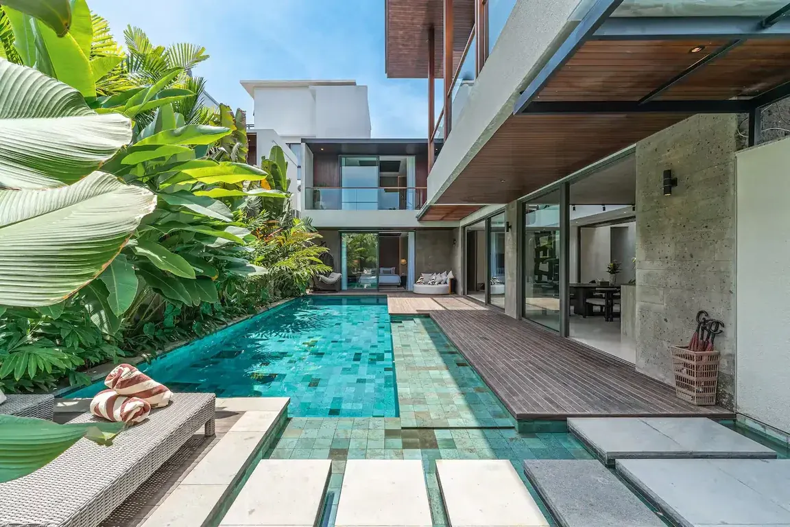 4 BR Beachfront Family Retreat Canggu — 4BR Villa Rental in Canggu — image 18