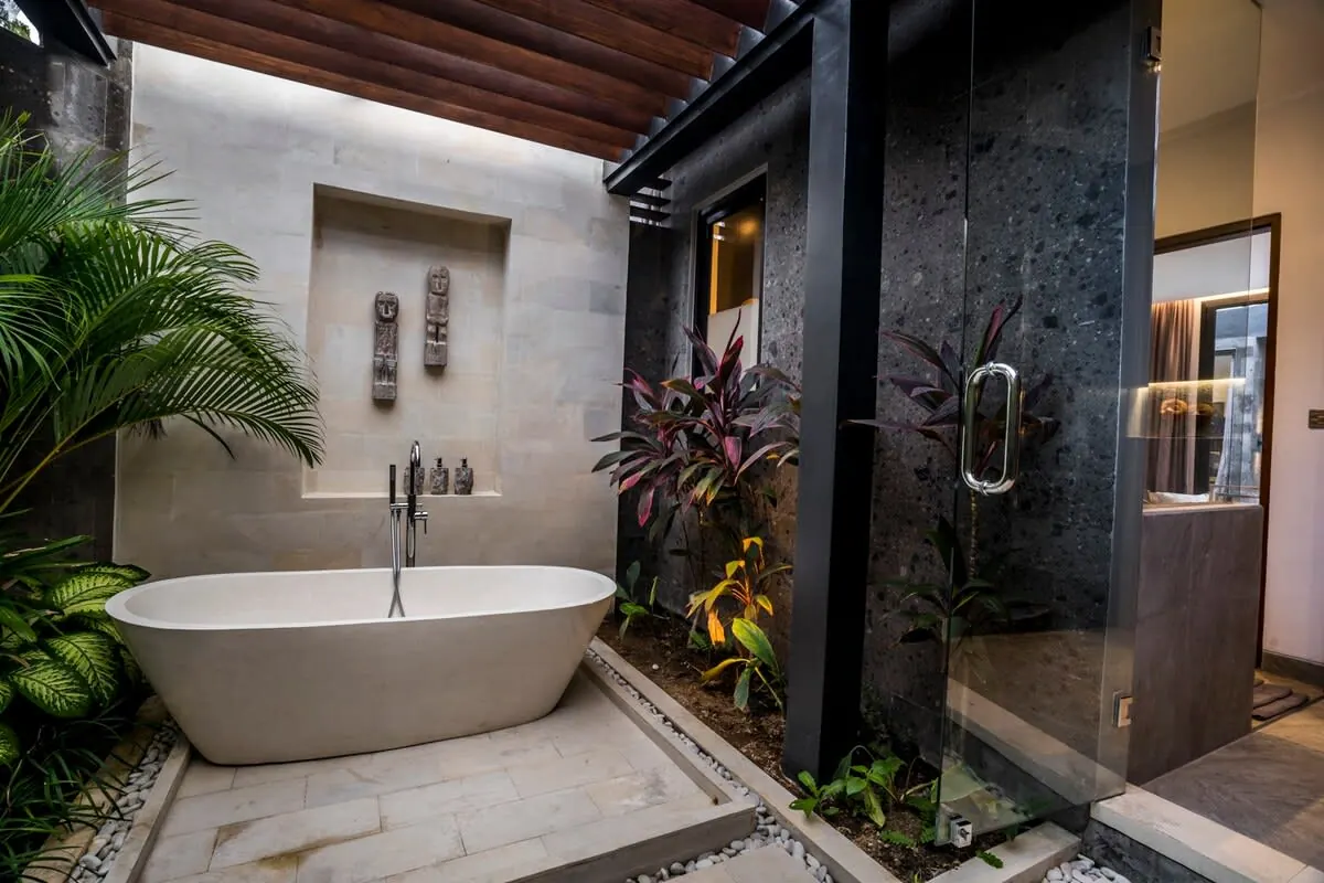 5 BR Tropical-Modern Courtyard Retreat Ubud — 5BR Villa Rental in Ubud — image 16