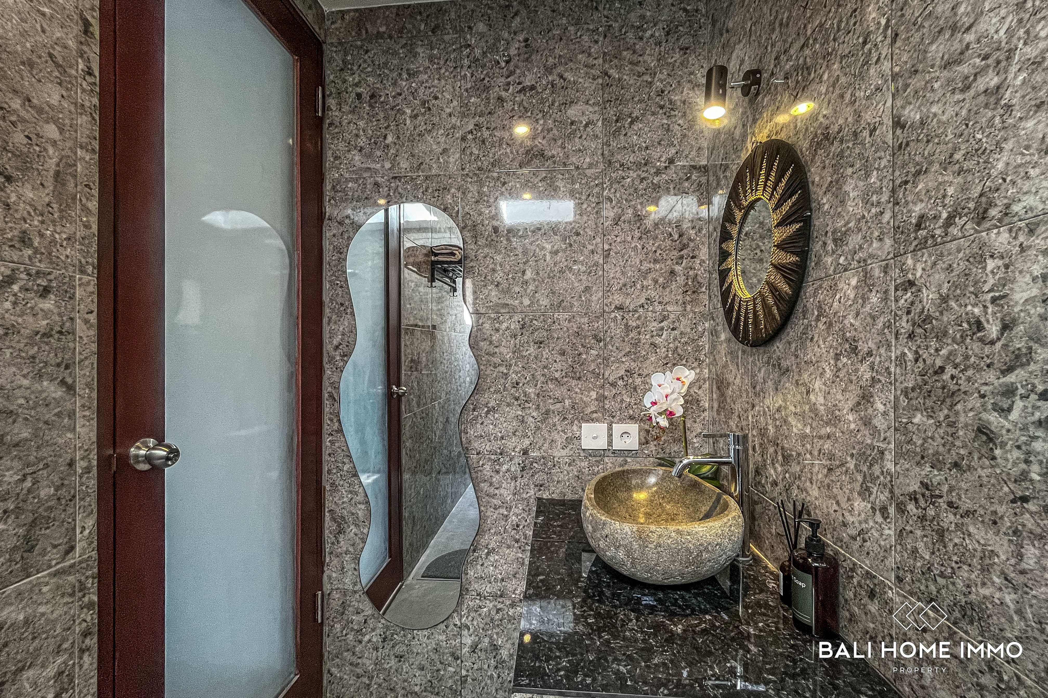 BRAND NEW 2 BEDROOMS VILLA FOR YEARLY RENTAL IN NUSA DUA KUTUH — image 11
