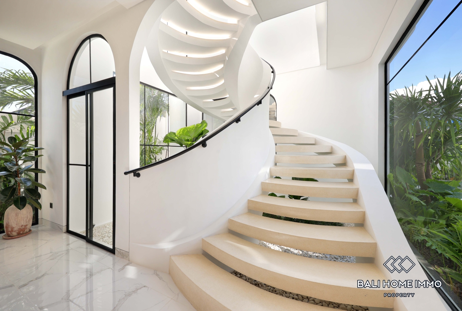 Brand New 3 Bedroom Modern Family Villa for Rent in Canggu Residential Side — image 8