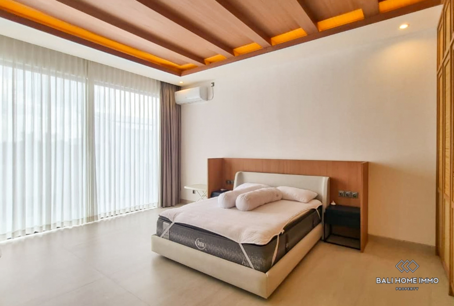 Brand New 3 Bedroom Villa for Yearly Rental in Bali Kerobokan — image 16