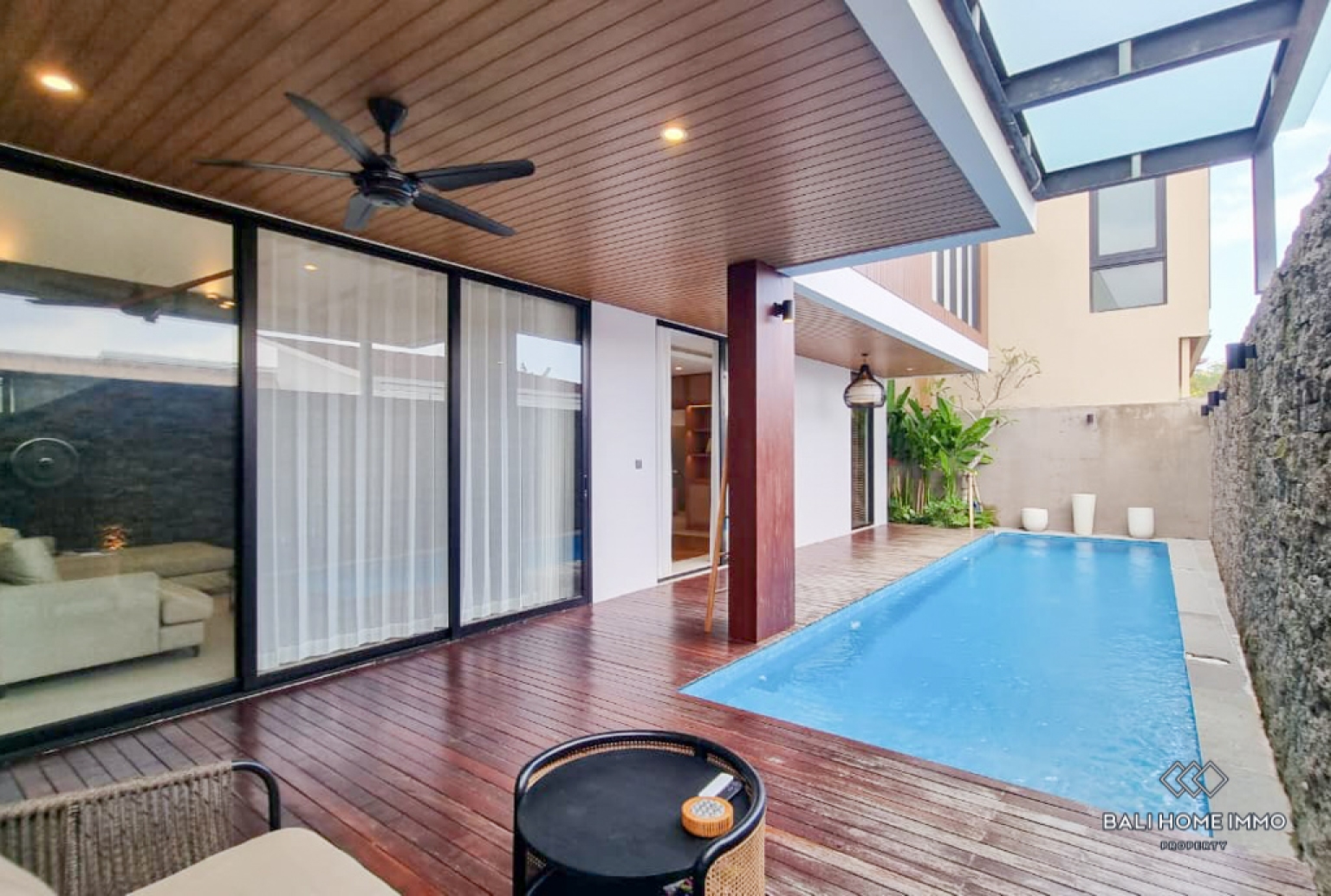 Brand New 3 Bedroom Villa for Yearly Rental in Bali Kerobokan — image 1