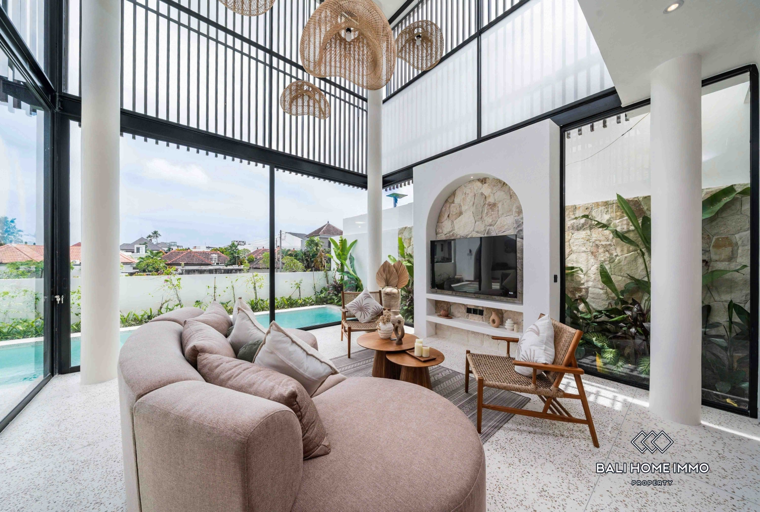 Brand new 3 Bedroom Villa with ricefield view for rent in Berawa — image 2