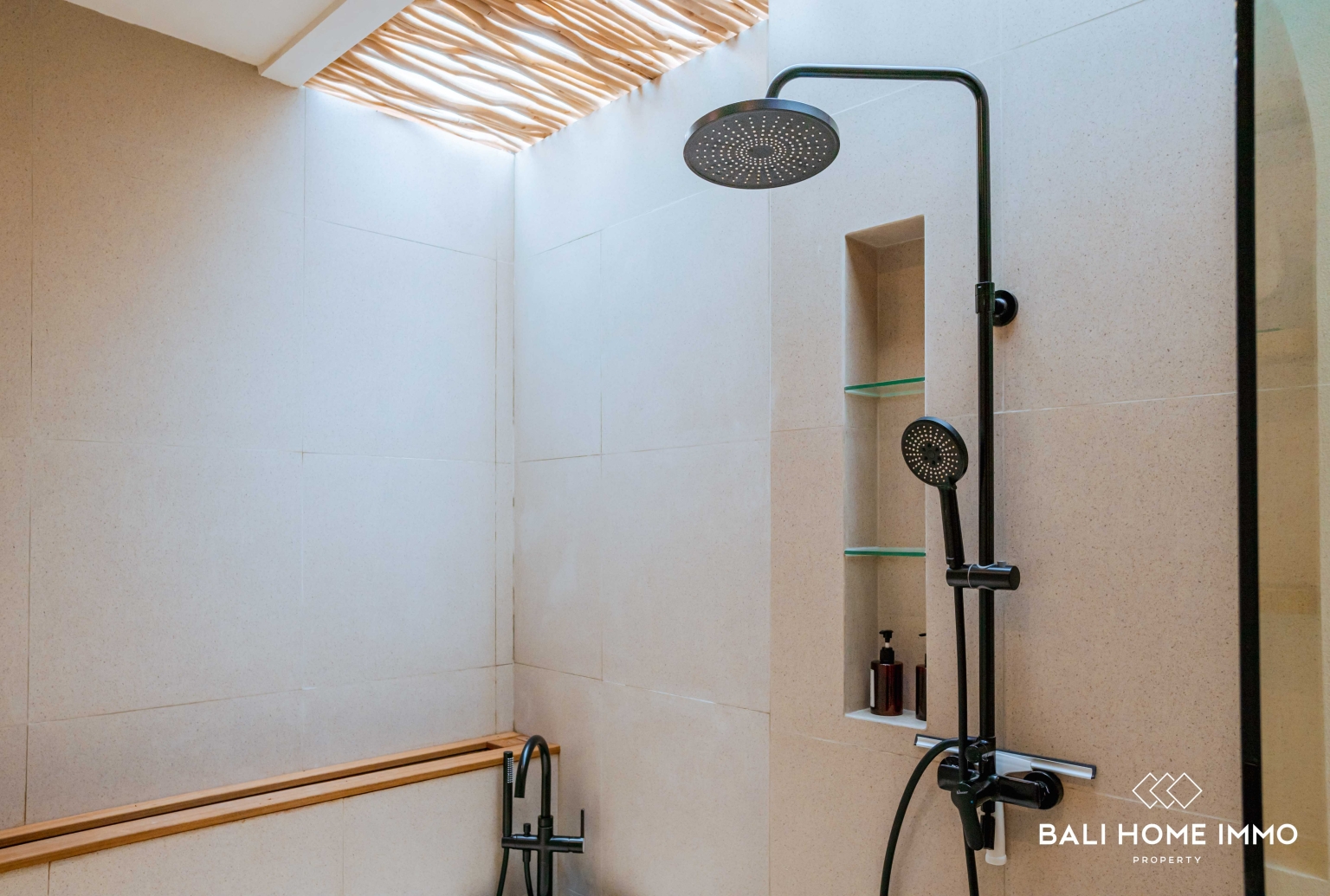 BRAND NEW 3 BEDROOMS VILLA FOR MONTHLY RENTAL IN BALI - PANDAWA — image 17