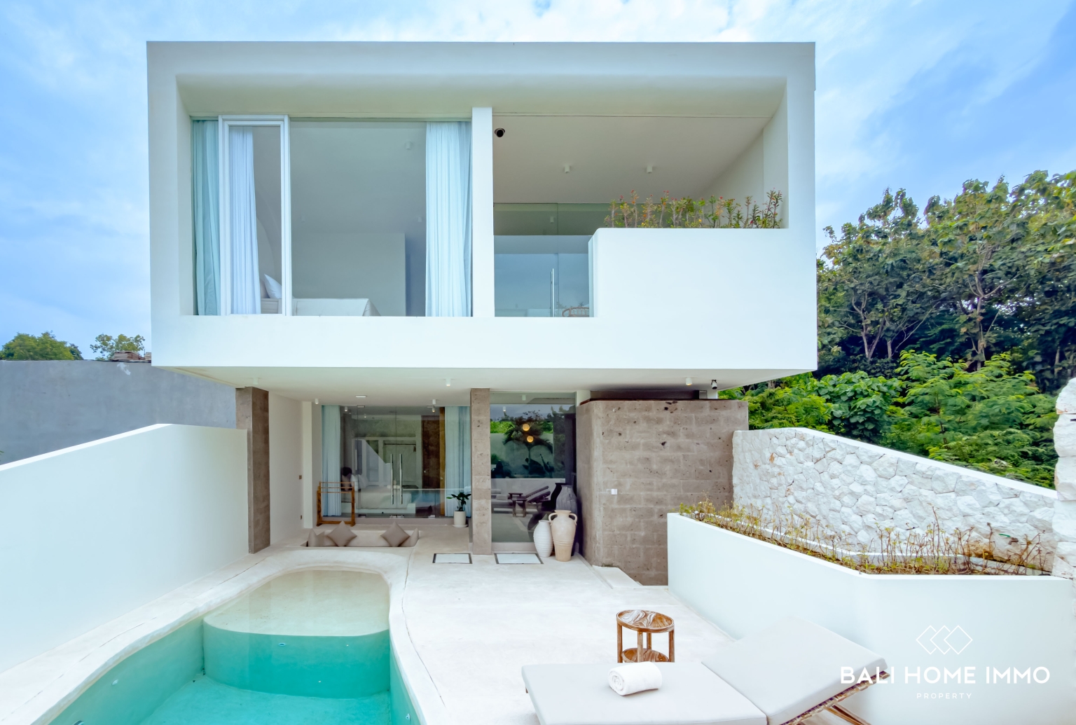 BRAND NEW 3 BEDROOMS VILLA FOR MONTHLY RENTAL IN BALI - PANDAWA
