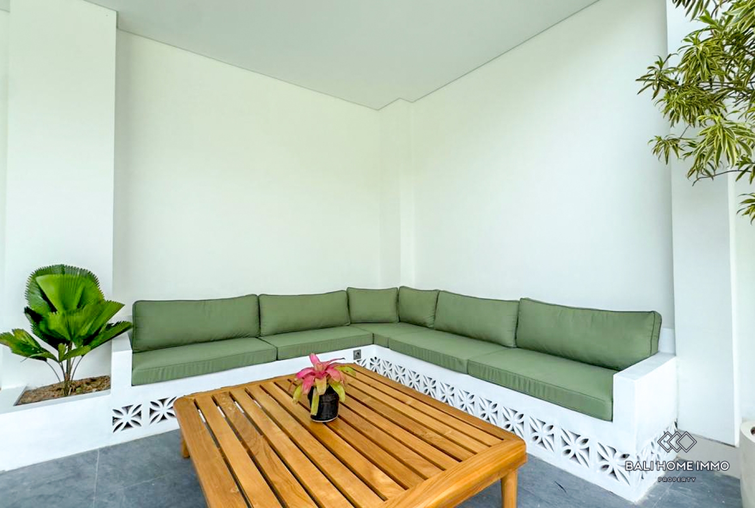 Brand new 3 Bedrooms villa for rentals in Bali Seminyak residential side — image 2