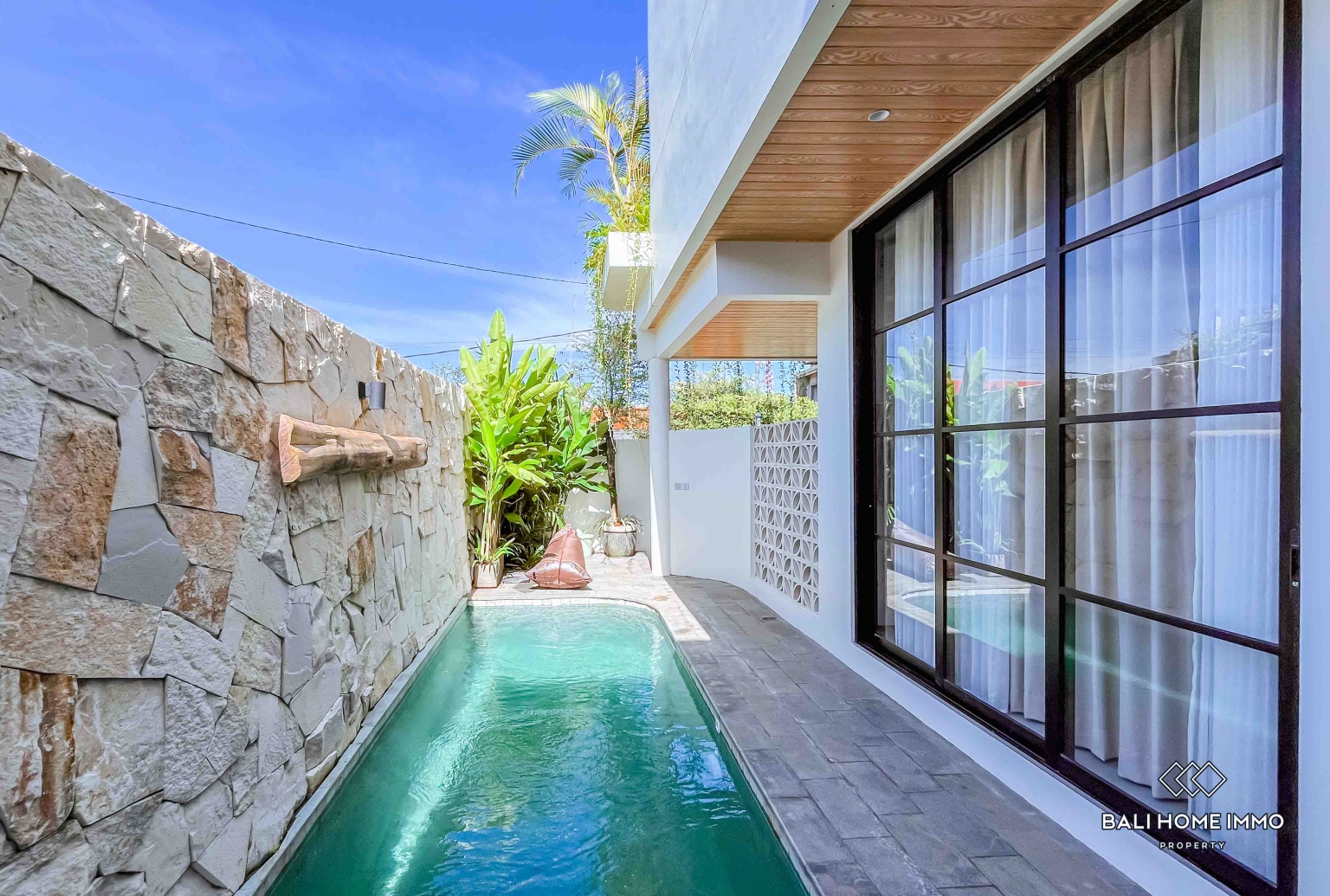 BRAND NEW 3 BEDROOMS VILLA FOR YEARLY AND MONTHLY RENTAL IN BALI - PANDAWA — image 1