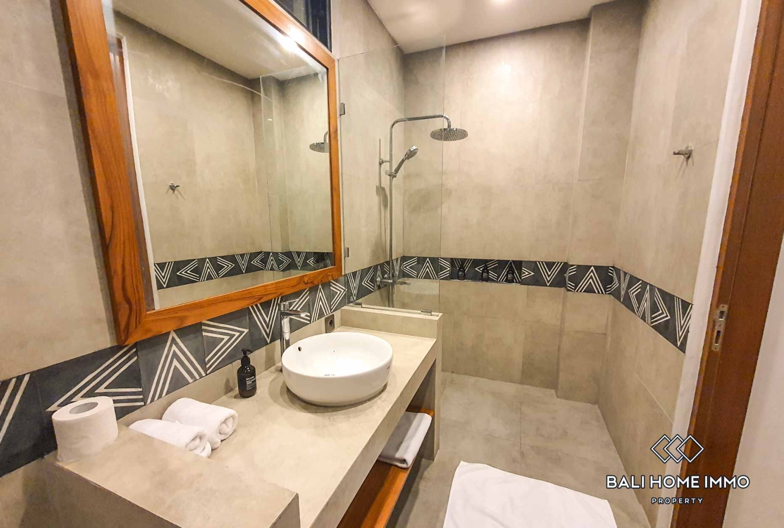 Brand New 4 Bedroom Modern Villa for Rent in Canggu Berawa — image 13
