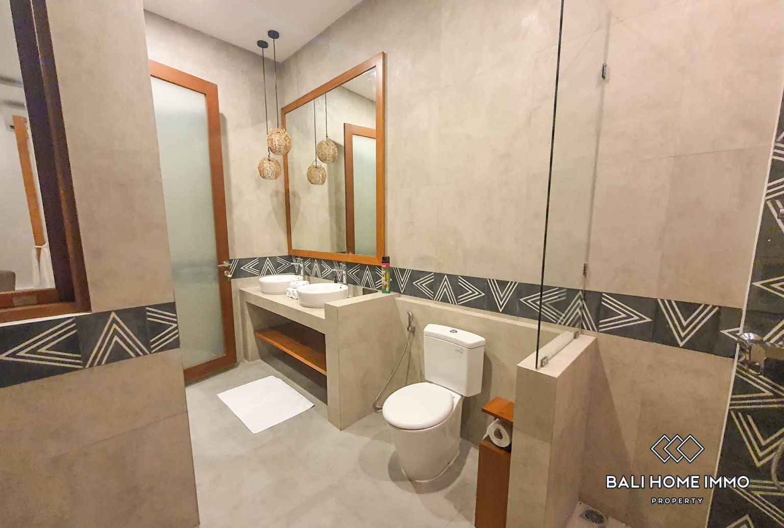 Brand New 4 Bedroom Modern Villa for Rent in Canggu Berawa — image 15