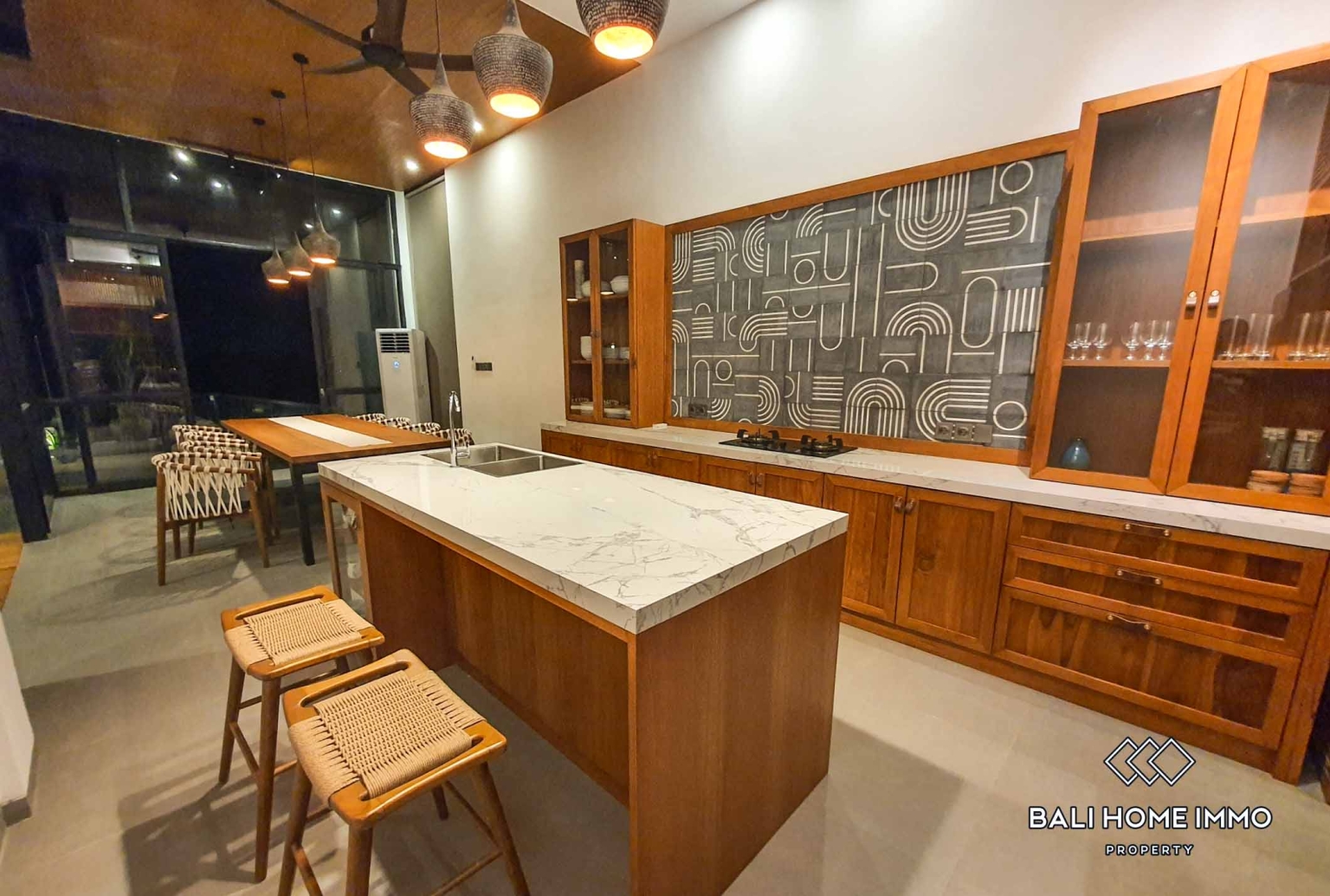 Brand New 4 Bedroom Modern Villa for Rent in Canggu Berawa — image 5