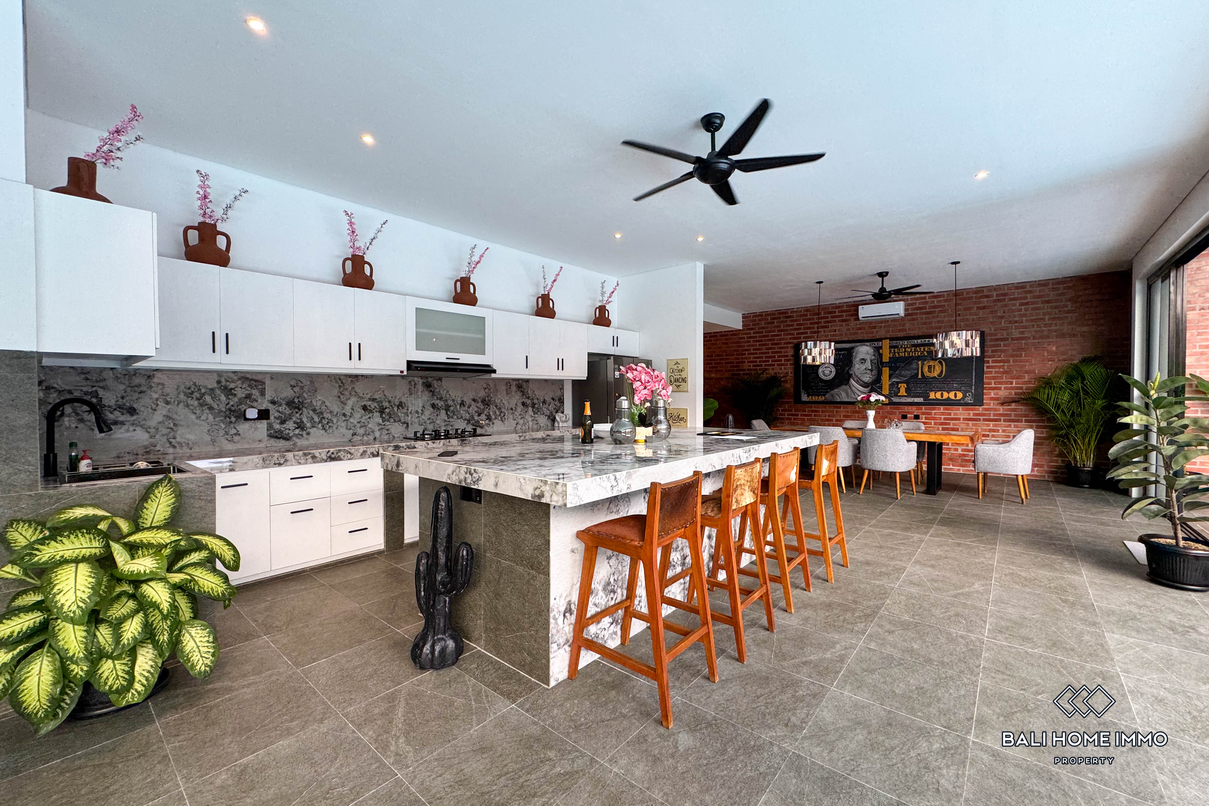 Brand New 4 Bedroom Villa for Rent in Kerobokan — image 14
