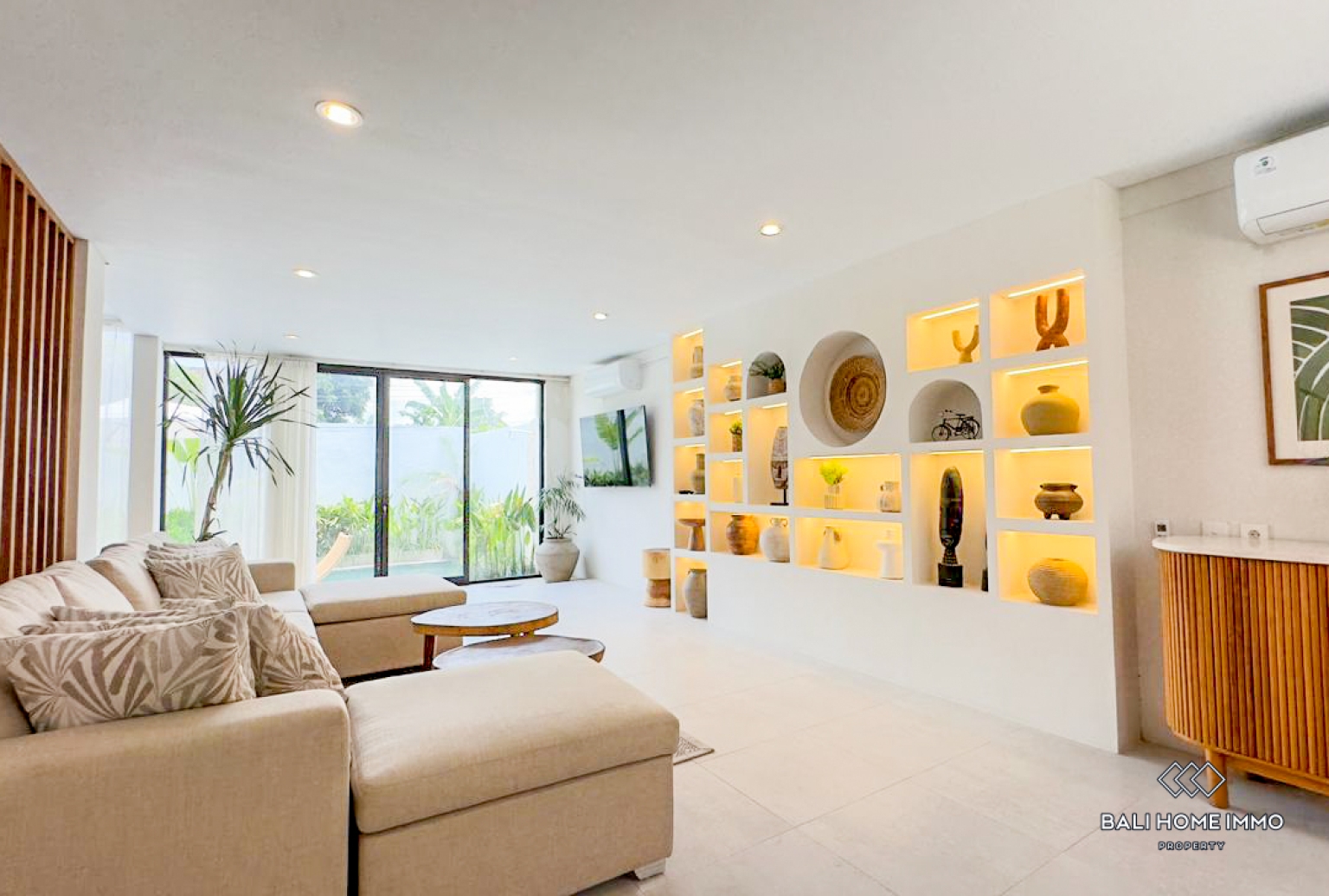 Brand new 4 bedrooms villa for rent in Bali - Canggu residential side — image 1