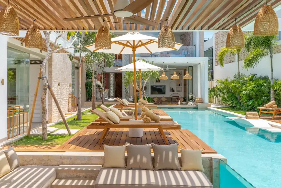 5 BR Beachfront Infinity-Pool Villa Canggu — 5BR Villa Rental in Canggu — image 18