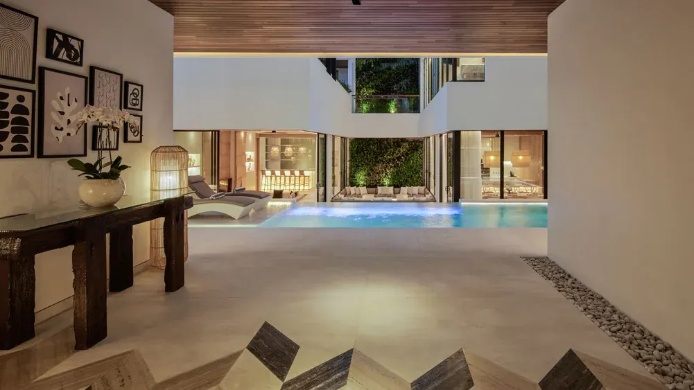 6 BR Contemporary Courtyard Villa Canggu — 6BR Villa Rental in Canggu — image 4
