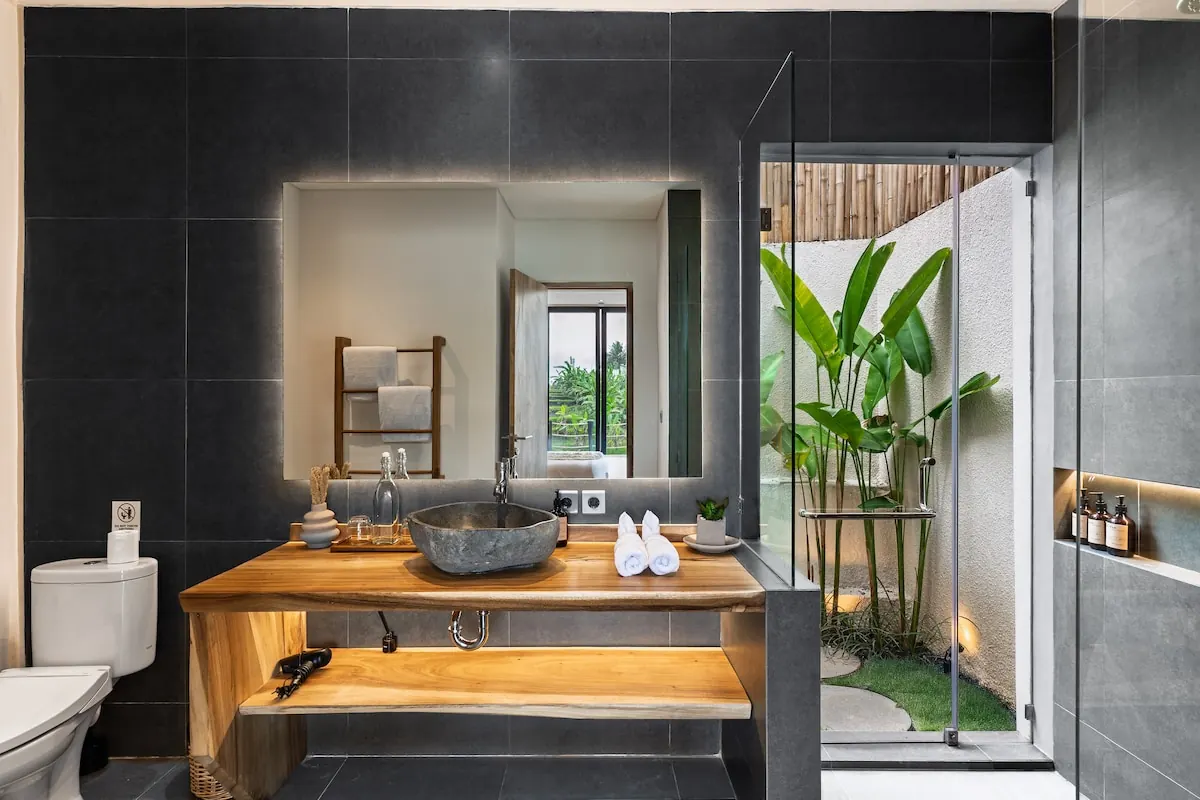 6 BR Rice-Field Infinity-Pool Villa Ubud — 6BR Villa Rental in Ubud — image 17