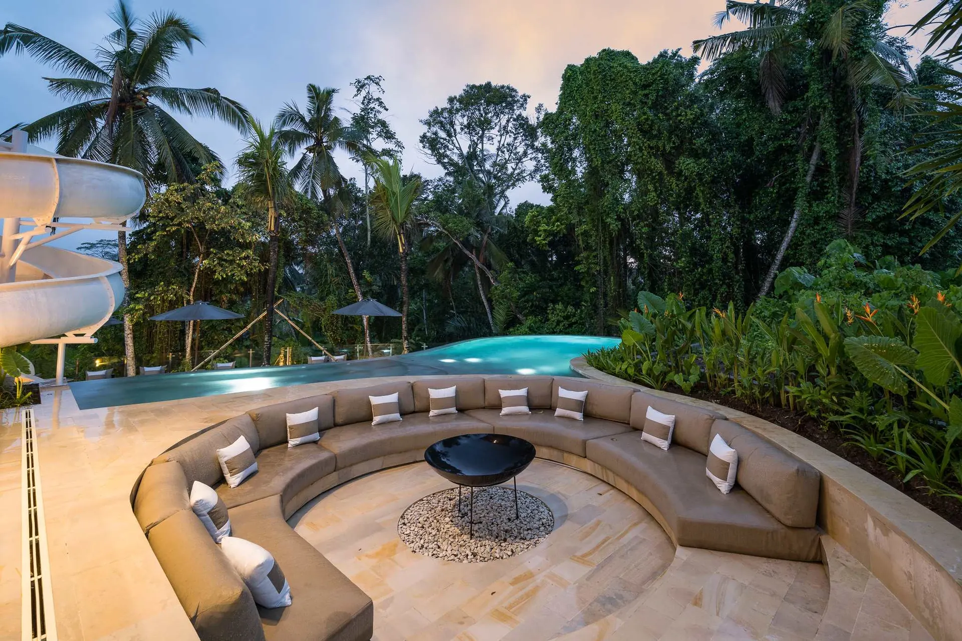 6 BR Jungle Infinity-Pool Villa Ubud — 6BR Villa Rental in Ubud — image 12