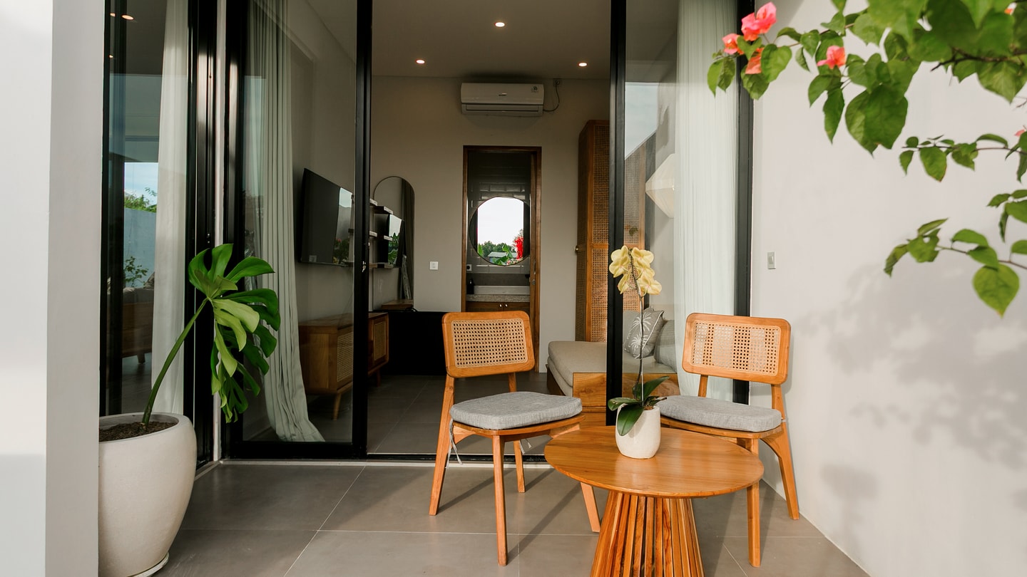 2BR Designer Seminyak | Pool & Near Cafes - Canggu, Bali — image 15