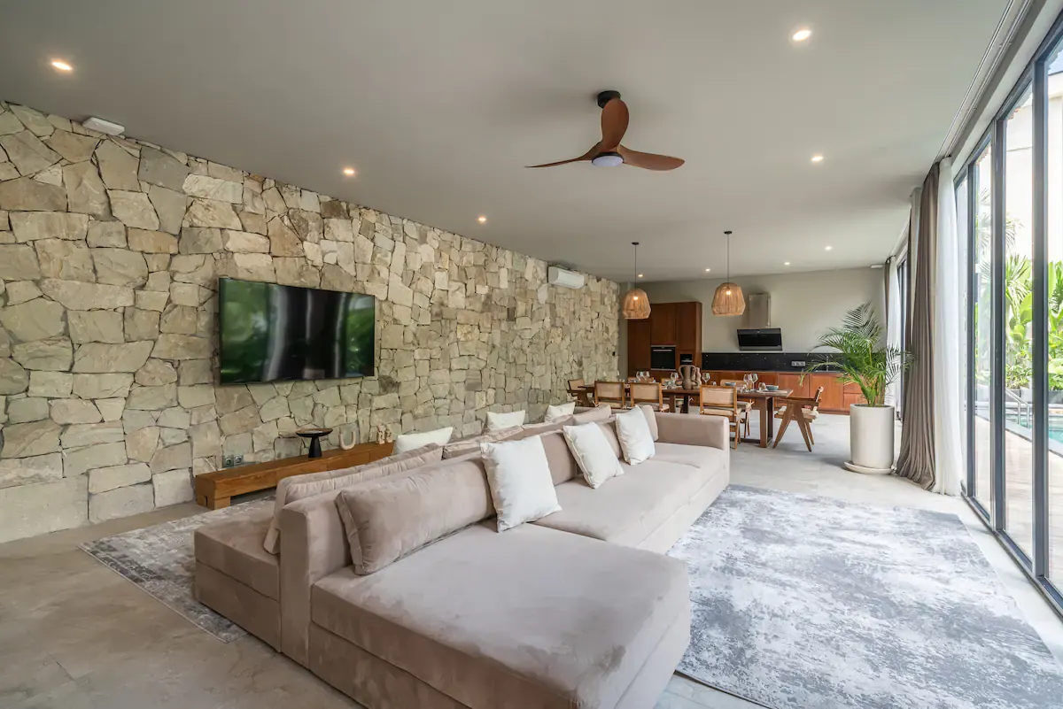 9 BR Walk-to-Beach Pool Estate Canggu — 9BR Estate Rental in Canggu — image 9
