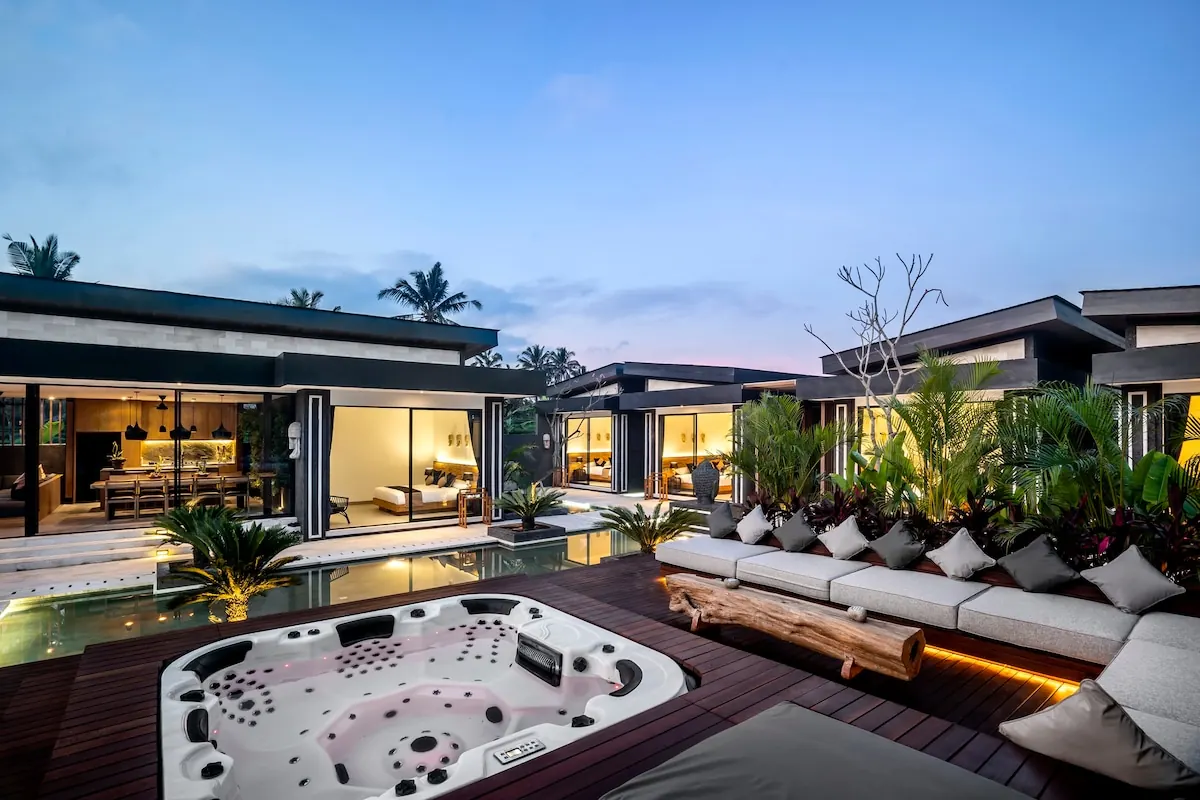 5 BR Tropical-Modern Designer Retreat Ubud — 5BR Villa Rental in Ubud — image 9
