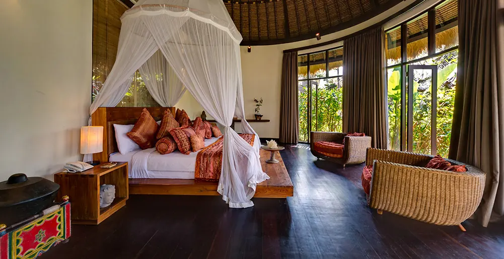 7 BR Oceanfront Tropical Garden Villa Canggu — 7BR Villa Rental in Seseh — image 13