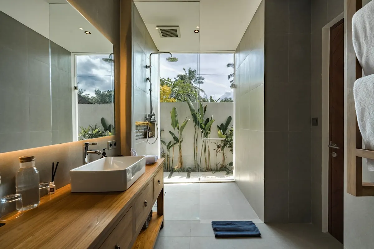 4 BR Tropical-Modern Jungle Retreat Ubud — 4BR Villa Rental in Ubud — image 16