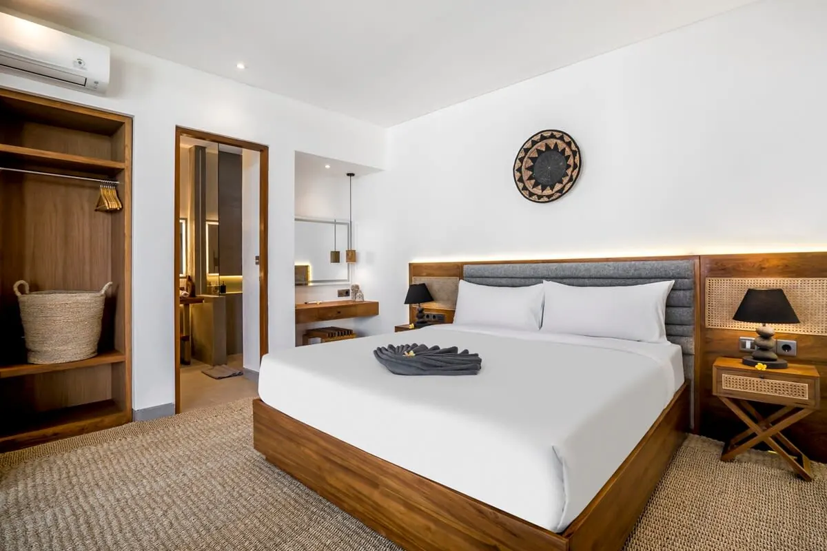 4 BR Tropical-Modern Designer Villa Canggu — 4BR Villa Rental in Canggu — image 6