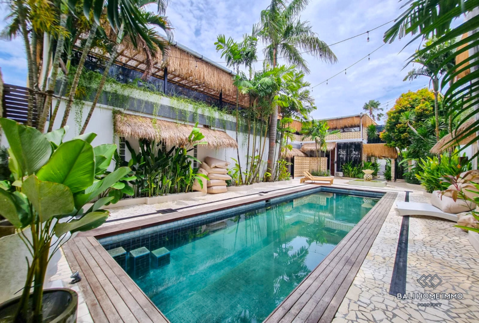 Charming 2 Bedroom Villa for Monthly Rental in Bali Seminyak Oberoi