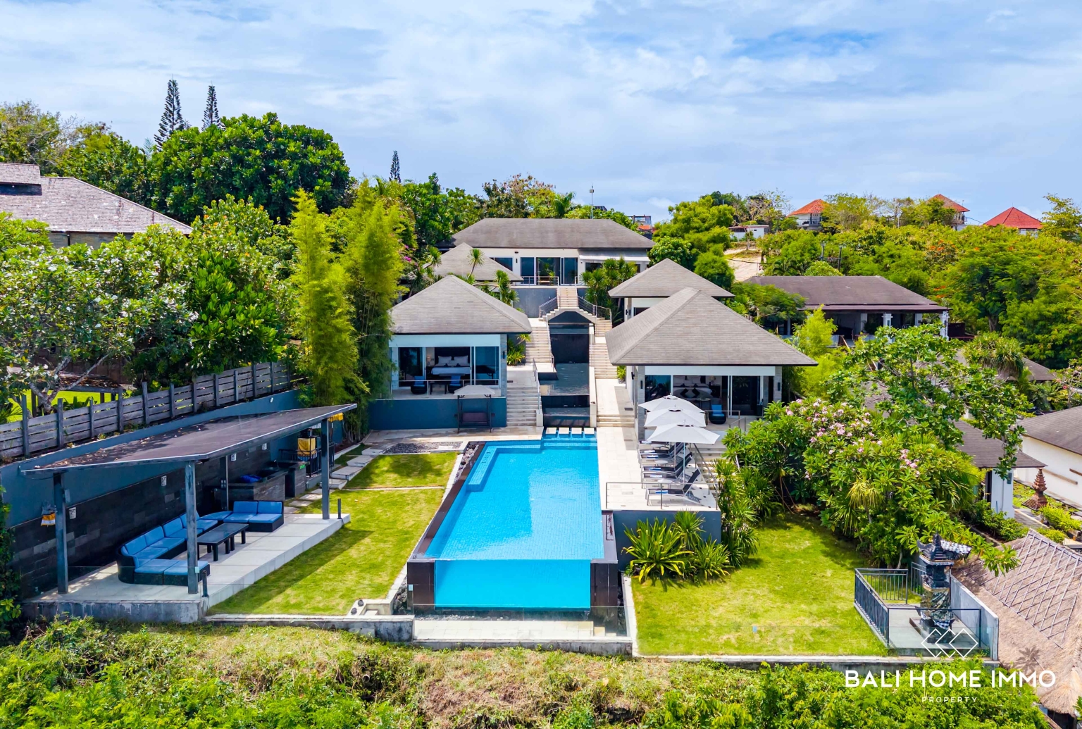 CLIFF FRONT 4 BEDROOMS VILLA FOR MONTHLY RENTAL IN BALI - ULUWATU