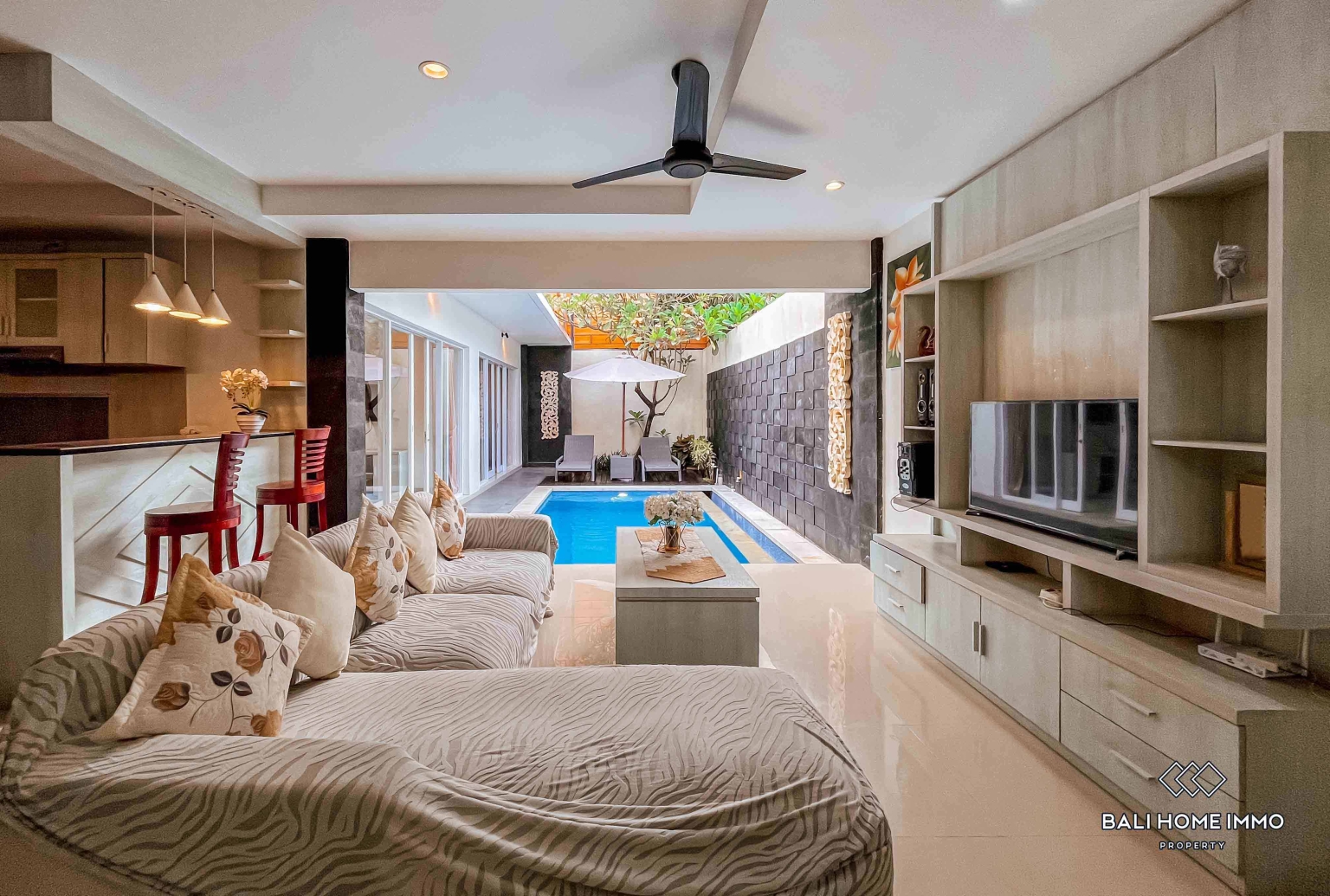 COZY 2 BEDROOMS VILLA FOR YEARLY RENTAL IN BALI JIMBARAN — image 2