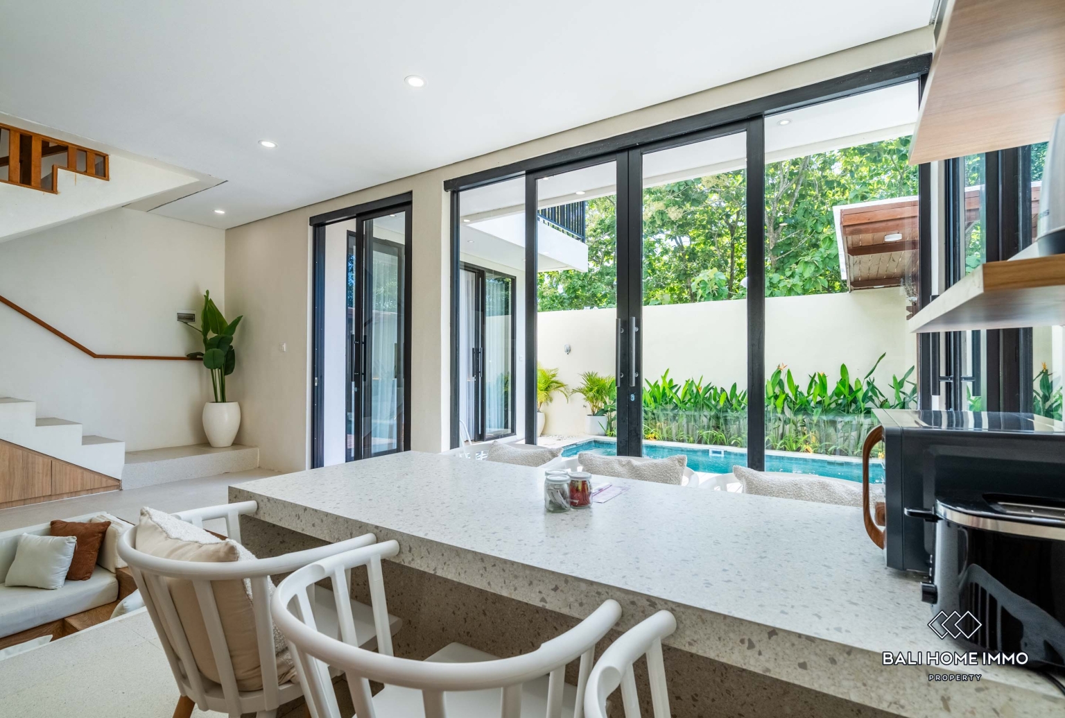COZY 3 BEDROOMS VILLA FOR YEARLY RENTAL IN BALI - UNGASAN — image 9