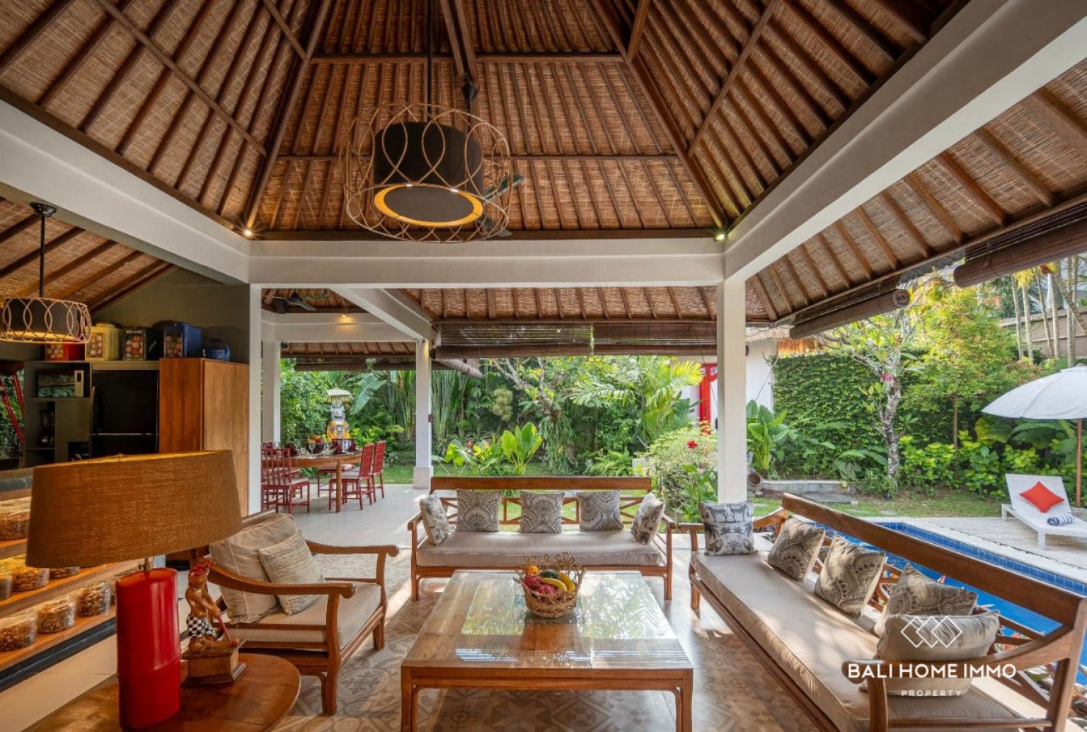 Cozy 4 Bedrooms Villa Walking Distance to Seminyak Beach — image 1