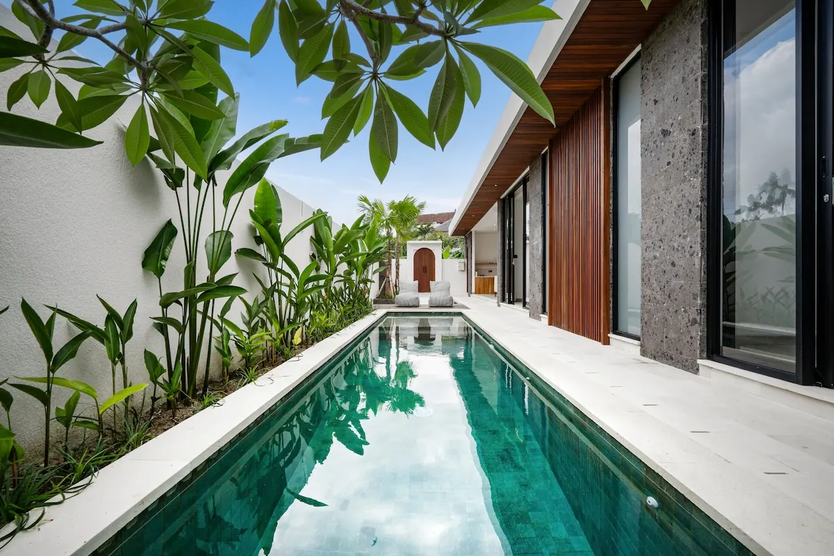 5 BR Tropical-Modern Courtyard Villa Canggu — 5BR Villa Rental in Canggu — image 7