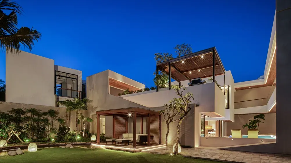 6 BR Contemporary Courtyard Villa Canggu — 6BR Villa Rental in Canggu — image 1