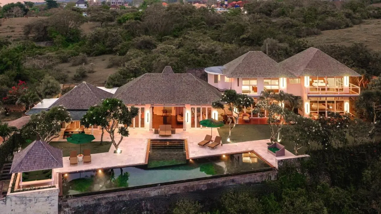 4 BR Infinity-Pool Sunset-View Retreat Uluwatu — 4BR Villa Rental in Uluwatu