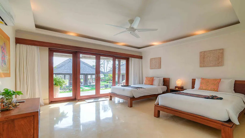 4 BR Beachfront Balinese Villa Canggu — 4BR Villa Rental in Seseh — image 9