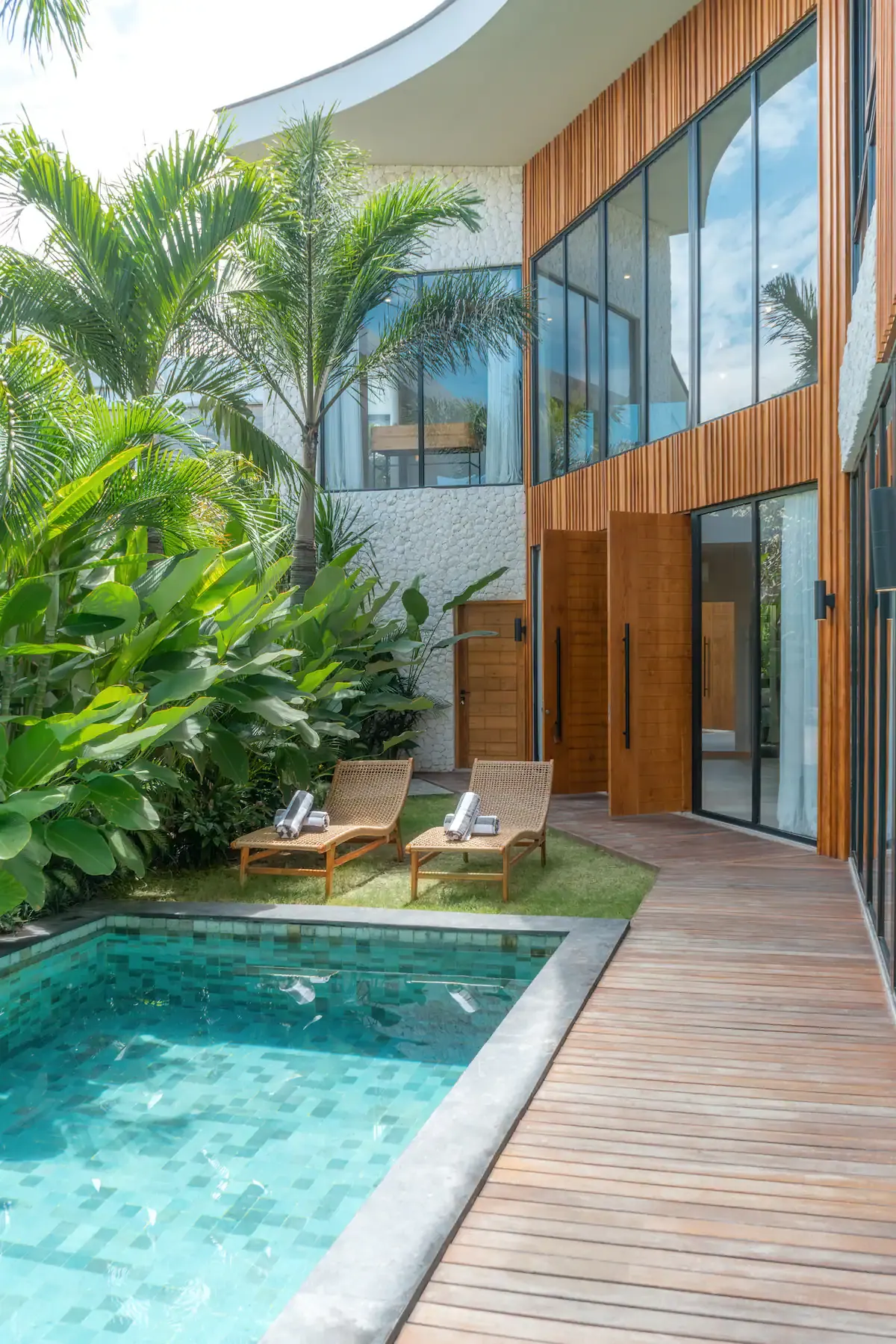 5 BR Walk-to-Beach Tropical-Modern Villa Canggu — 5BR Villa Rental in Canggu — image 7
