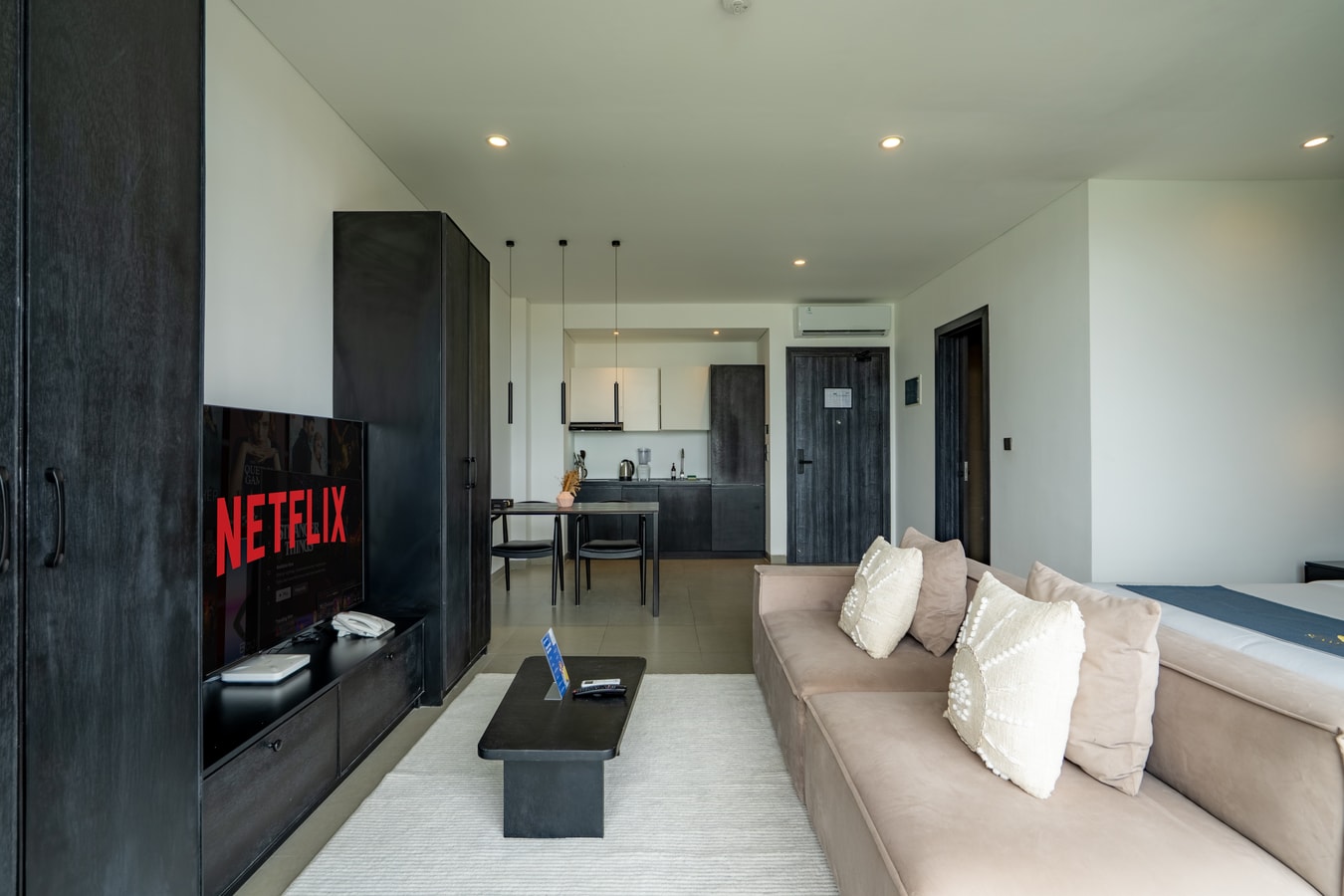 SB 410 - 1BR Suite with Balcony and Pool, Canggu - Canggu, Bali — image 19
