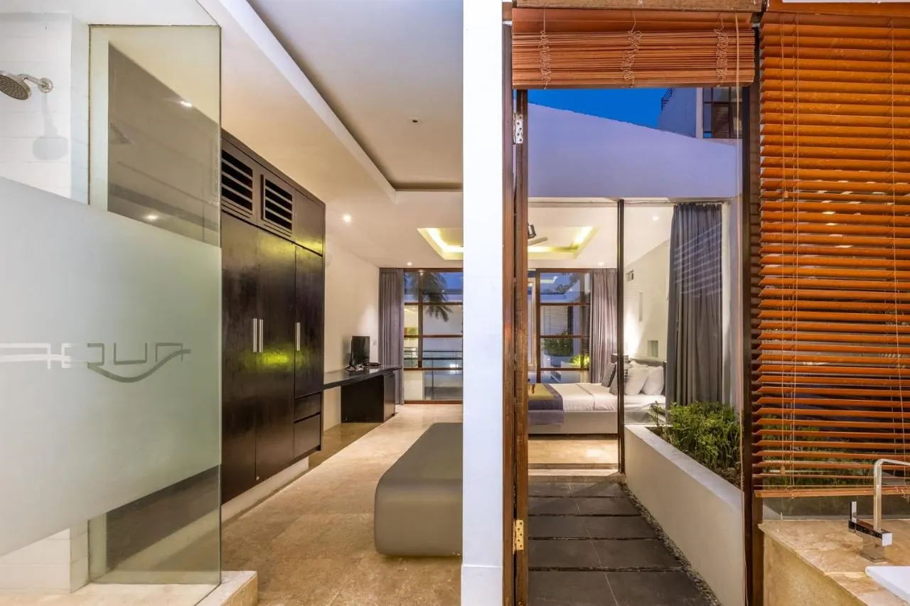 5 BR Walk-to-Beach Modern Villa Seminyak — 5BR Villa Rental in Seminyak — image 15