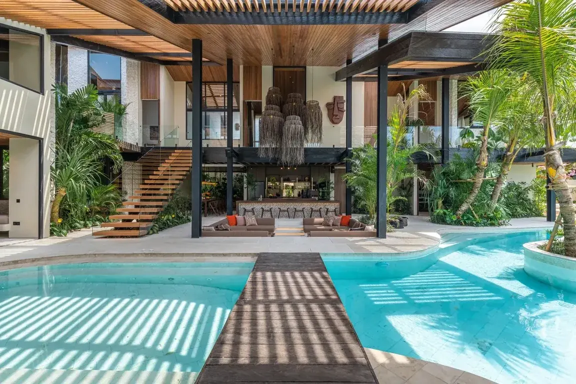 6 BR Modern Cinema Villa Canggu — 6BR Villa Rental in Canggu