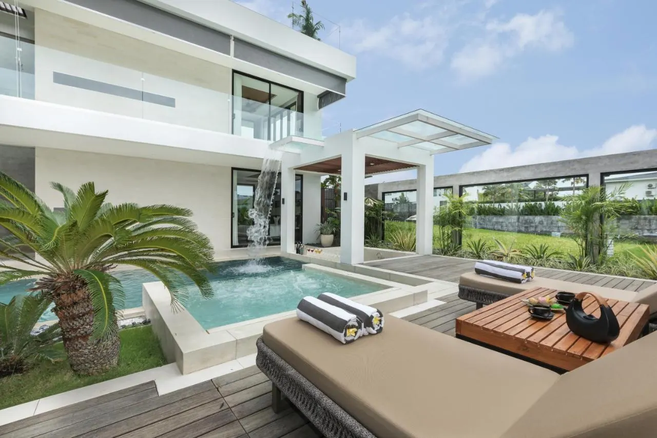4 BR Modern Rice-Field Villa Canggu — 4BR Villa Rental in Canggu — image 12