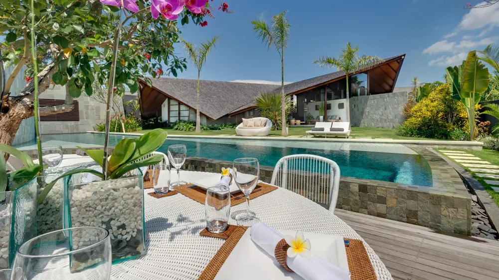 4 BR Architect-Designed Tropical Garden Villa Seminyak — 4BR Villa Rental in Seminyak — image 12