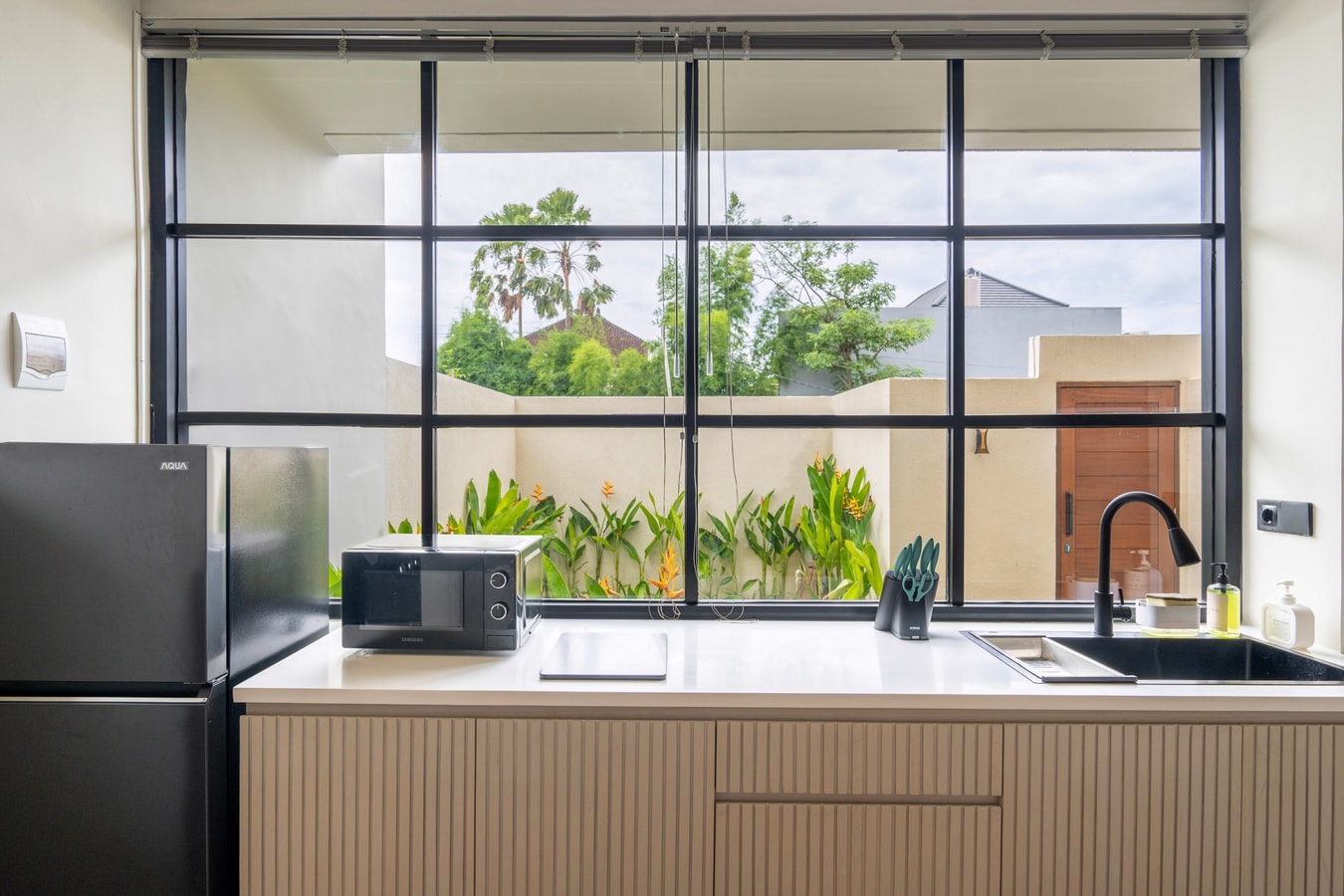 Luxurious 2BR Villa in Berawa | Swimming Pool, Near the Beach - Canggu, Bali — image 9