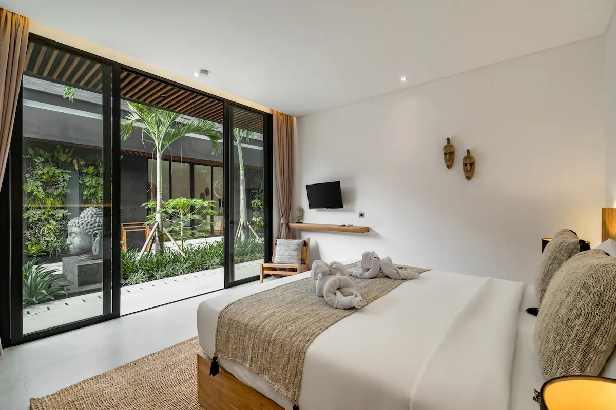 5 BR Designer Tropical-Modern Retreat Ubud — 5BR Villa Rental in Ubud — image 16