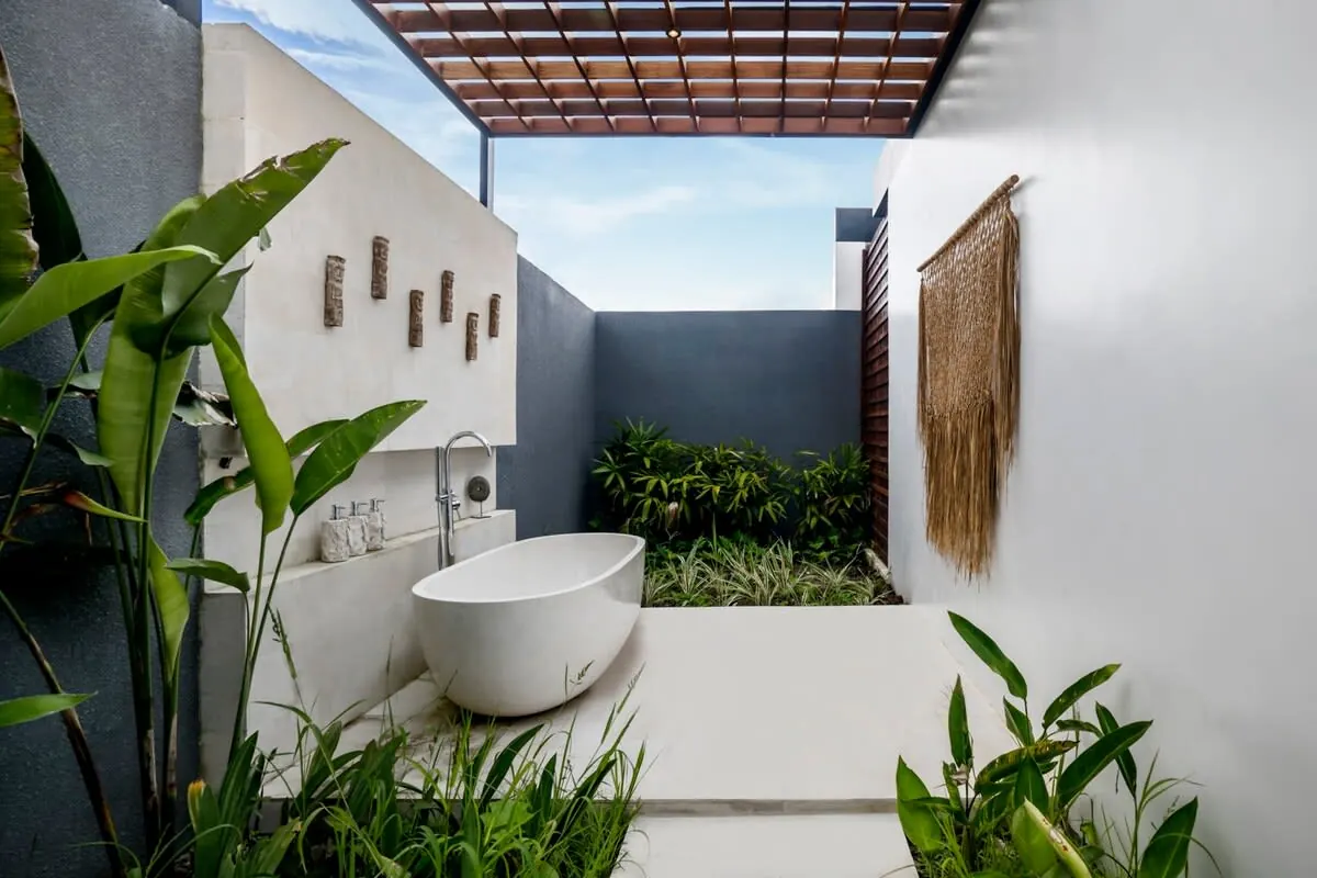 6 BR Rice-Field Tropical-Modern Villa Ubud — 6BR Villa Rental in Ubud — image 4